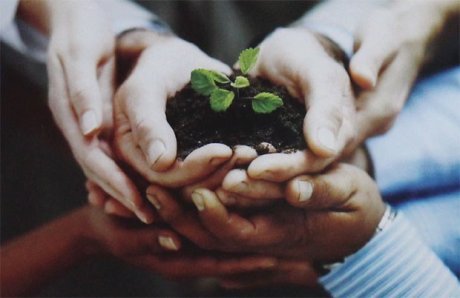 DS ủng hộ công trình xây dựng nhà truyền thống và hỗ trợ khuyến tài khuyến học